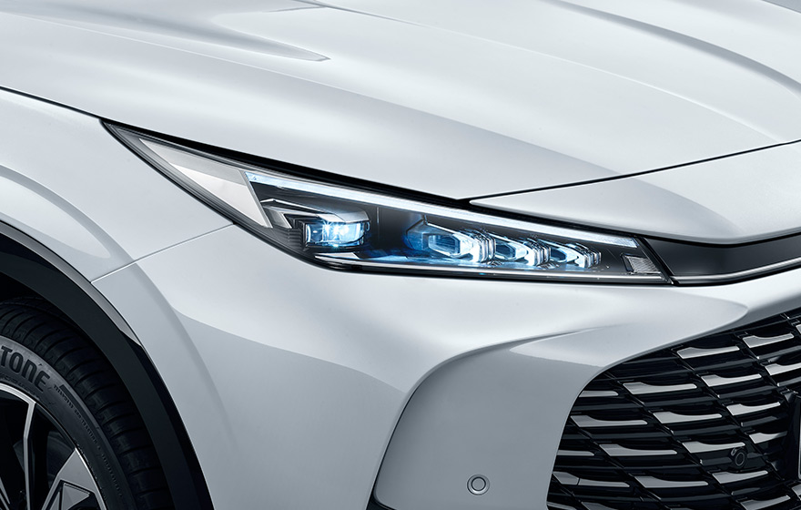 Track-eye Sharp LED Headlights<br/>Brand-new progressive sequential LED light set outlined with daytime running light eyebrows, featuring long illumination distance and high recognition, delivering a strong sense of technology and aggression when lit.