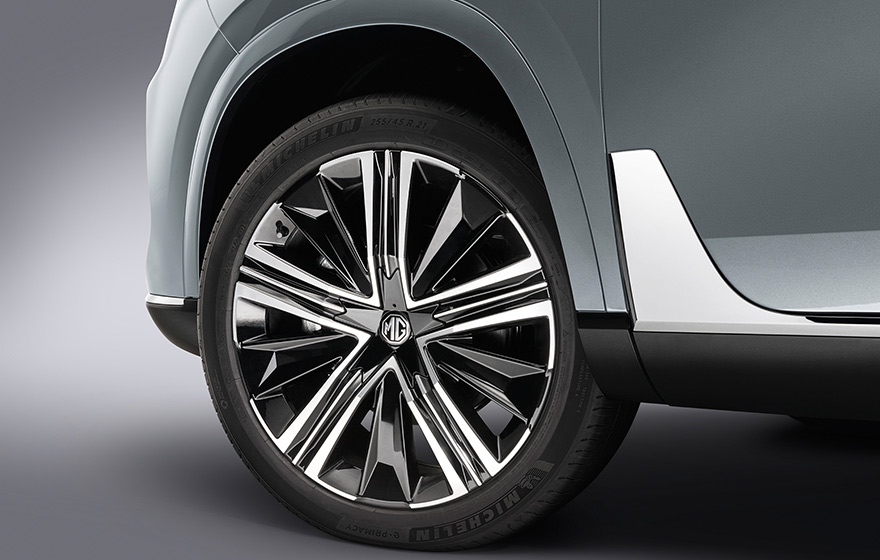Sport Alloy Wheels<br/>Featuring a tough design that balances dynamic styling and driving stability.